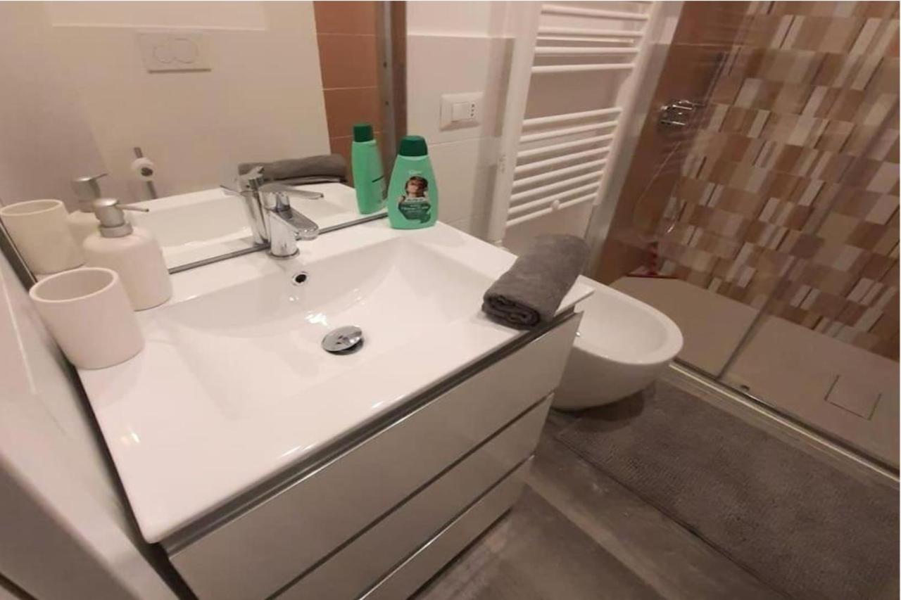 Appartamento In Centro A Milano Con A/C & Wi-Fi Luaran gambar