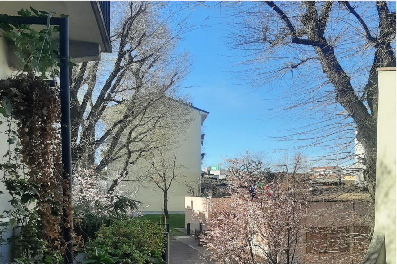 Appartamento In Centro A Milano Con A/C & Wi-Fi Luaran gambar